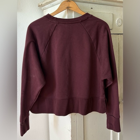 🔥Nike | Women's Burgundy ‘Versa’ Embossed Logo Cropped Sweatshirt, side slits, M - Picture 5 of 15